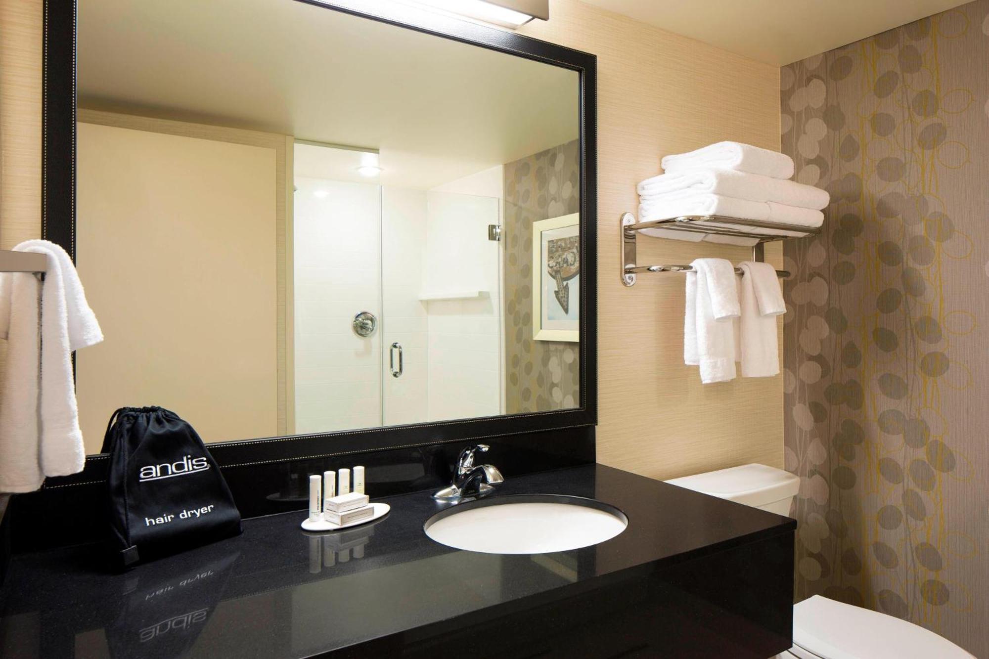 Hotel Fairfield & By Marriott Downtown 3*