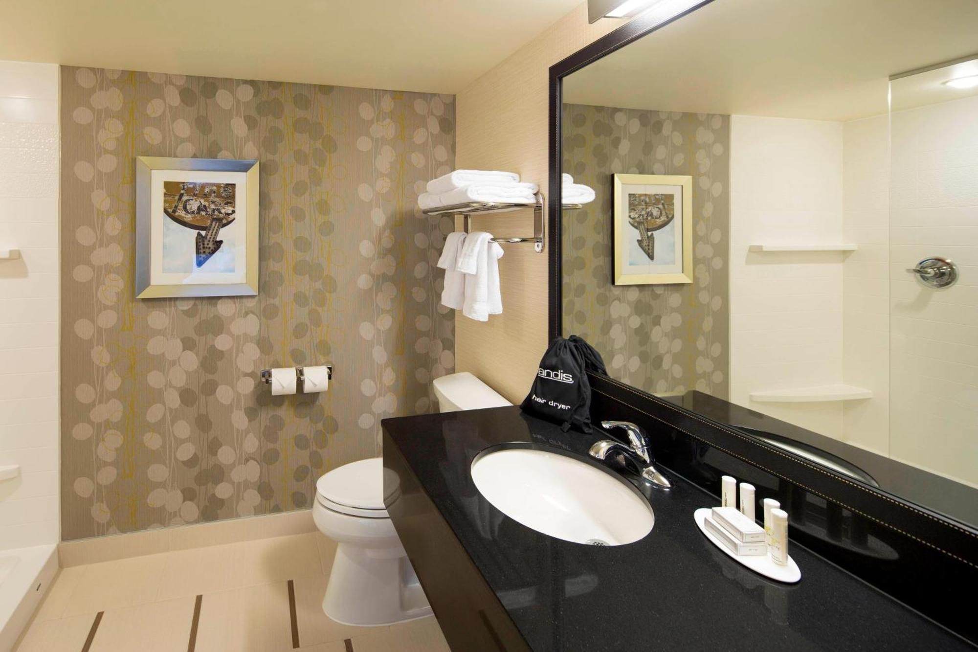 Hotel Fairfield & By Marriott Downtown Calgary